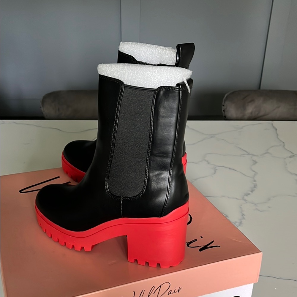 Wild Pair Black and Red Heeled Chelsea Boots - Picture 5 of 5